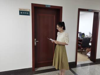 說明: F:\待辦事宜（辦公電腦）\各類宣傳、新聞稿件\2022-6-21三條新聞稿\我館周靜、李滿艷老師借調省委協助檔案整理1.jpg