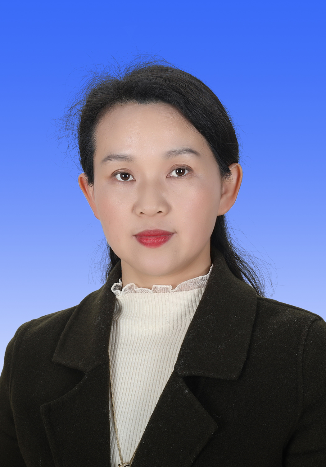 王芳-院黨委委員，兼應數(shù)系主任